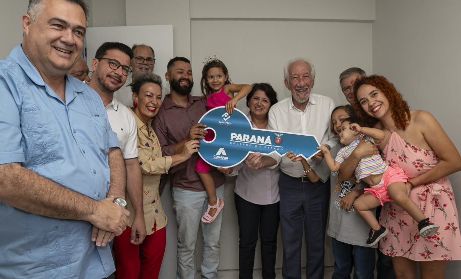 Londrina, 25 de outubro de 2024 - O governador em exercício Darci Piana inaugura residencial com 512 apartamentos dentro do programa Casa Fácil Paraná.