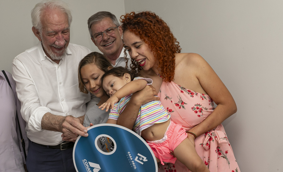 Londrina, 25 de outubro de 2024 - O governador em exercício Darci Piana inaugura residencial com 512 apartamentos dentro do programa Casa Fácil Paraná.