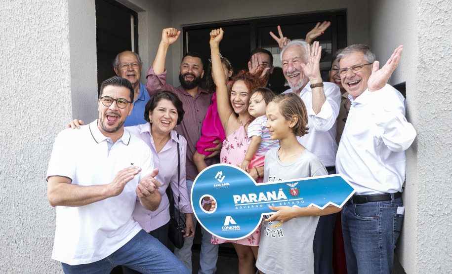 Londrina, 25 de outubro de 2024 - O governador em exercício Darci Piana inaugura residencial com 512 apartamentos dentro do programa Casa Fácil Paraná.