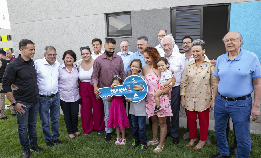 Londrina, 25 de outubro de 2024 - O governador em exercício Darci Piana inaugura residencial com 512 apartamentos dentro do programa Casa Fácil Paraná.