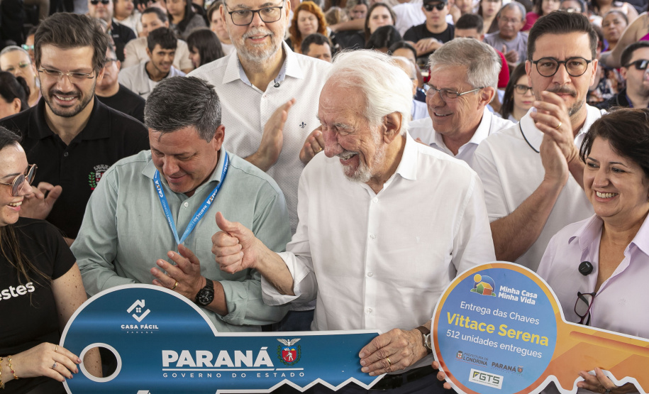 Londrina, 25 de outubro de 2024 - O governador em exercício Darci Piana inaugura residencial com 512 apartamentos dentro do programa Casa Fácil Paraná.