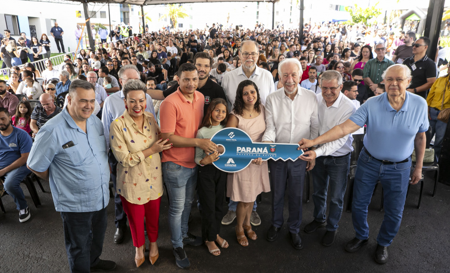 Londrina, 25 de outubro de 2024 - O governador em exercício Darci Piana inaugura residencial com 512 apartamentos dentro do programa Casa Fácil Paraná.