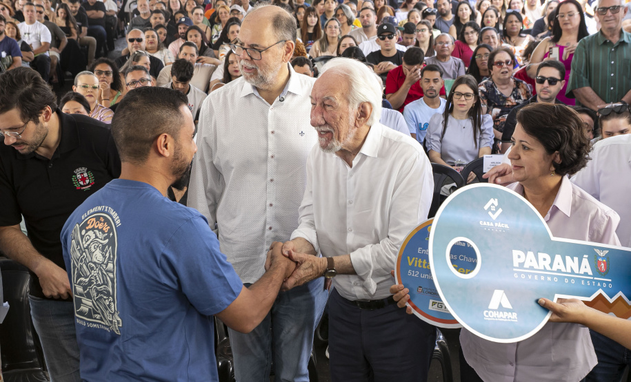 Londrina, 25 de outubro de 2024 - O governador em exercício Darci Piana inaugura residencial com 512 apartamentos dentro do programa Casa Fácil Paraná.
