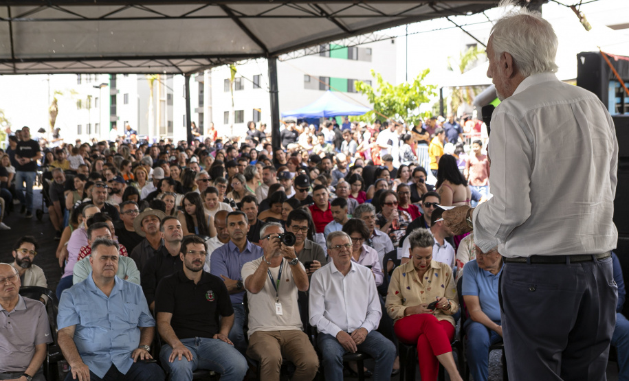 Londrina, 25 de outubro de 2024 - O governador em exercício Darci Piana inaugura residencial com 512 apartamentos dentro do programa Casa Fácil Paraná.