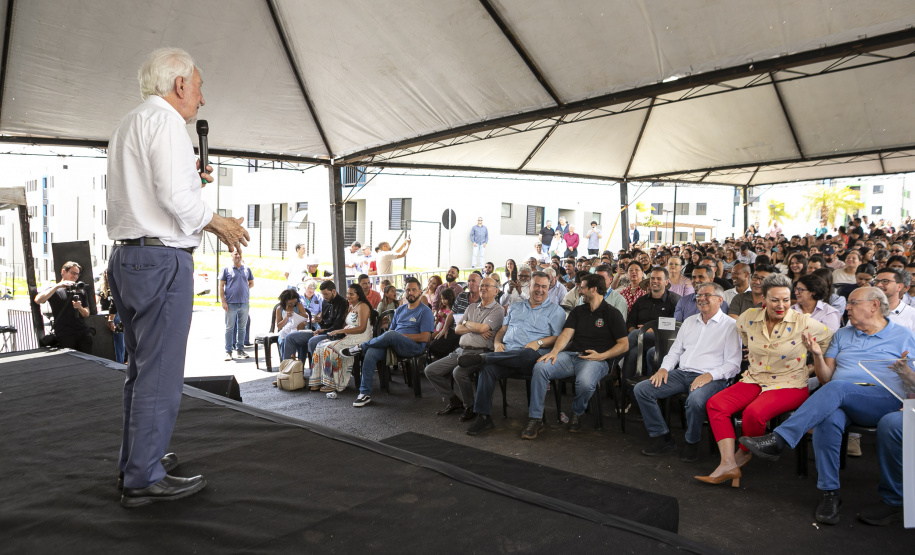 Londrina, 25 de outubro de 2024 - O governador em exercício Darci Piana inaugura residencial com 512 apartamentos dentro do programa Casa Fácil Paraná.