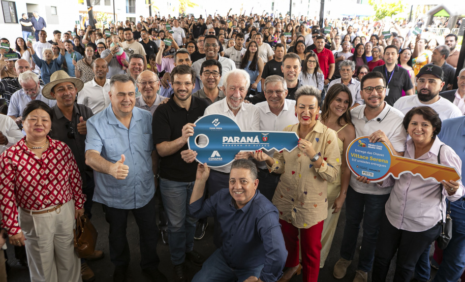 Londrina, 25 de outubro de 2024 - O governador em exercício Darci Piana inaugura residencial com 512 apartamentos dentro do programa Casa Fácil Paraná.