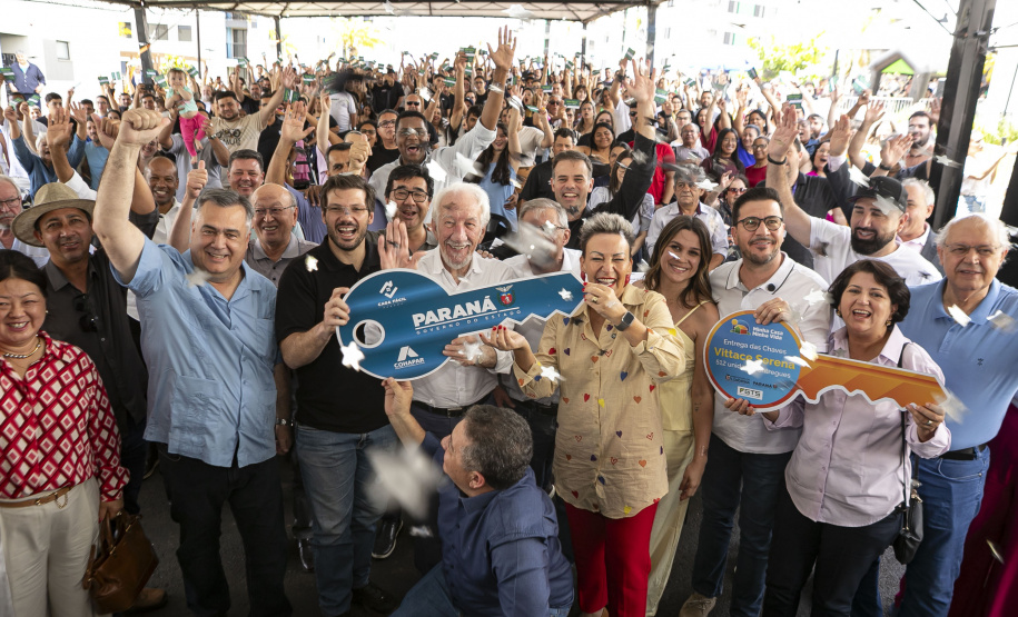 Londrina, 25 de outubro de 2024 - O governador em exercício Darci Piana inaugura residencial com 512 apartamentos dentro do programa Casa Fácil Paraná.