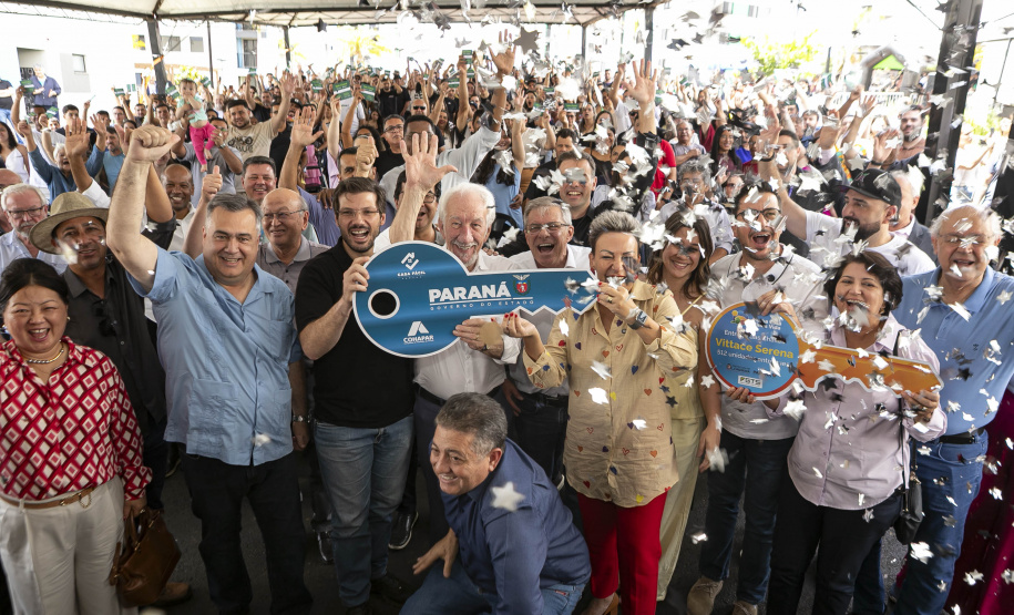 Londrina, 25 de outubro de 2024 - O governador em exercício Darci Piana inaugura residencial com 512 apartamentos dentro do programa Casa Fácil Paraná.