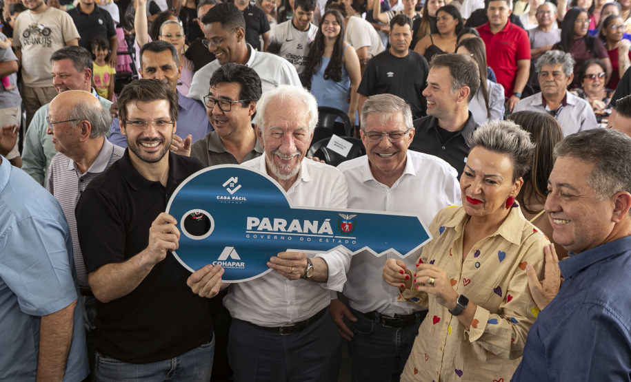 Londrina, 25 de outubro de 2024 - O governador em exercício Darci Piana inaugura residencial com 512 apartamentos dentro do programa Casa Fácil Paraná.