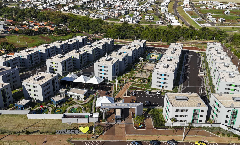 Londrina, 25 de outubro de 2024 - O governador em exercício Darci Piana inaugura residencial com 512 apartamentos dentro do programa Casa Fácil Paraná.