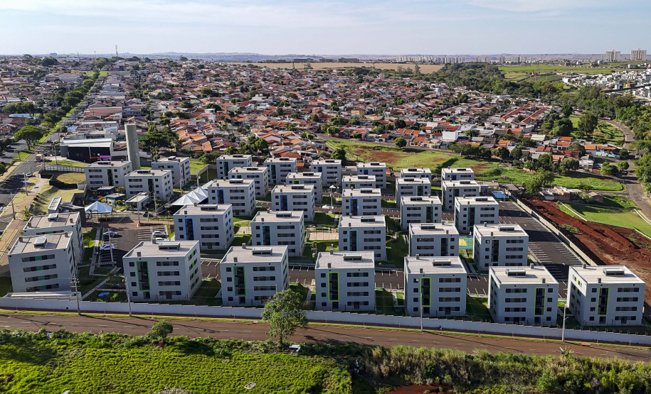 Londrina, 25 de outubro de 2024 - O governador em exercício Darci Piana inaugura residencial com 512 apartamentos dentro do programa Casa Fácil Paraná.