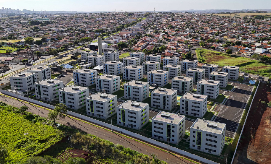 Londrina, 25 de outubro de 2024 - O governador em exercício Darci Piana inaugura residencial com 512 apartamentos dentro do programa Casa Fácil Paraná.