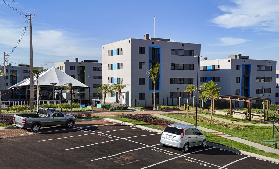 Londrina, 25 de outubro de 2024 - O governador em exercício Darci Piana inaugura residencial com 512 apartamentos dentro do programa Casa Fácil Paraná.