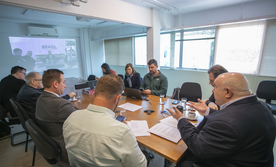Paraná apresenta ações de sustentabilidade e rastreabilidade em reunião com embaixador do Brasil na União Europeia