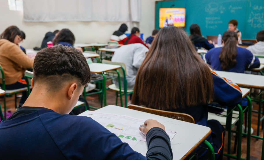 Aumento da educação em tempo integral impulsiona Paraná à liderança em aprendizagem