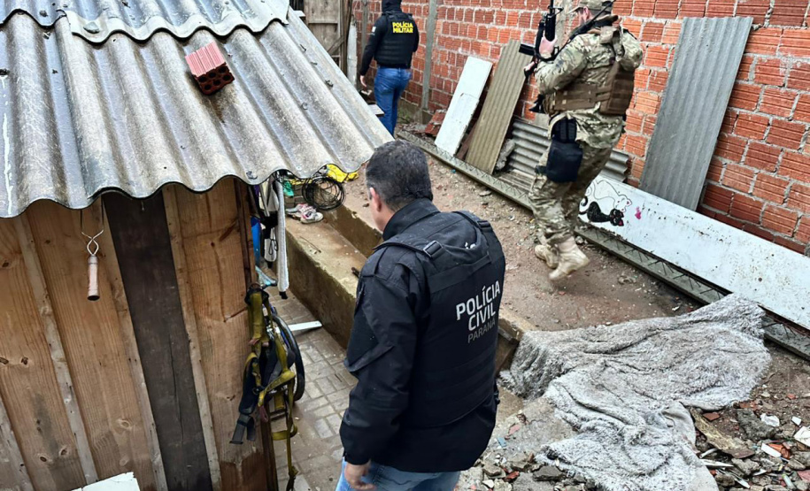 Operação integrada cumpre 54 mandados contra grupo criminoso em bairro de Curitiba