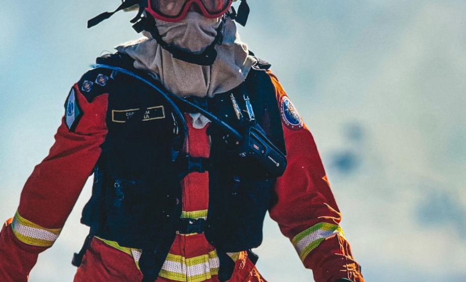 Bombeira paranaense participa de curso de referência sobre prevenção e combate a incêndios florestais no Chile