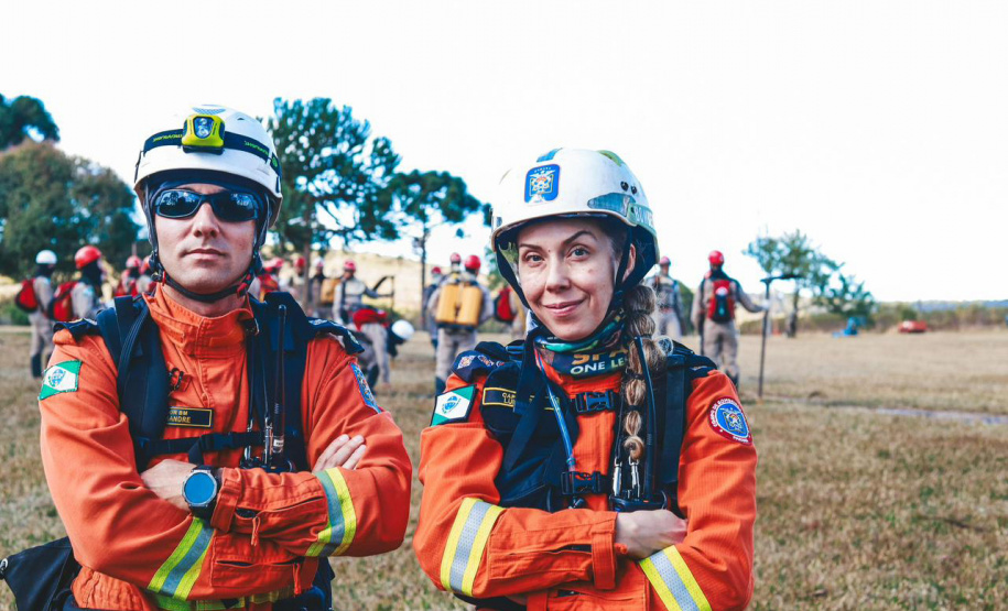 Bombeira paranaense participa de curso de referência sobre prevenção e combate a incêndios florestais no Chile