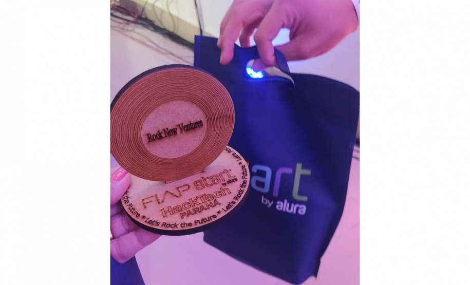 Estudantes de Campo Mourão desenvolvem projeto inovador que ransforma casca de laranja em material de construção sustentável