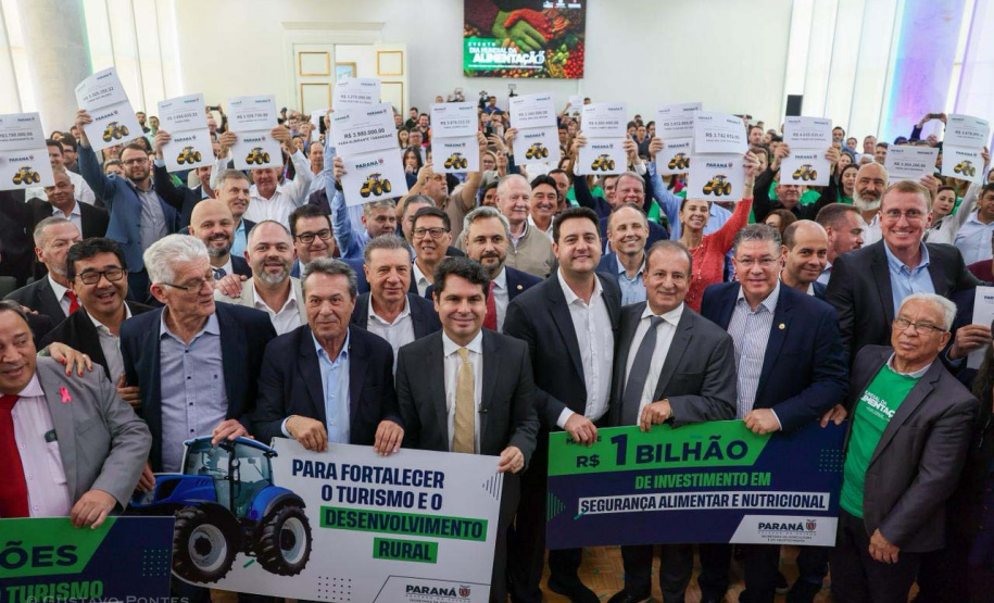 Governador libera R$ 100 milhões em máquinas para estradas rurais da RMC