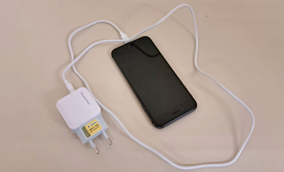 Corpo de Bombeiros alerta para riscos de incêndio no uso de carregador de celular em residências e automóveis