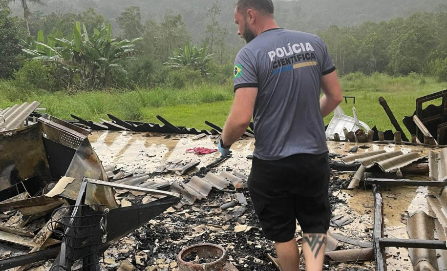 Polícia Científica do Paraná aplica técnicas avançadas para identificar origem de incêndio em caso de violência doméstica