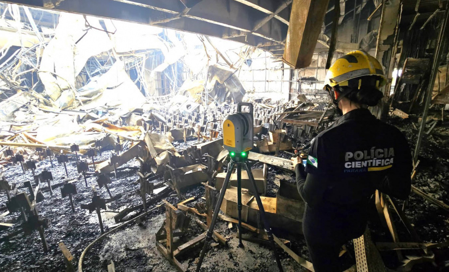 Polícia Científica do Paraná aplica técnicas avançadas para identificar origem de incêndio em caso de violência doméstica