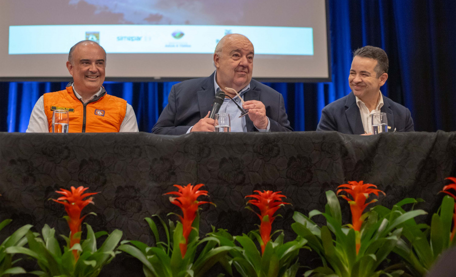 CONFERÊNCIA REÚNE REPRESENTANTES DE PREFEITURAS PARA INTERPRETAR DADOS METEOROLÓGICOS NO PARANÁ