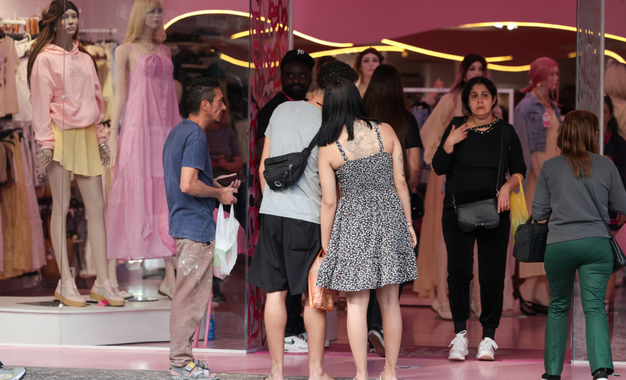 Comércio paranaense cresce acima da média nacional nos últimos doze meses