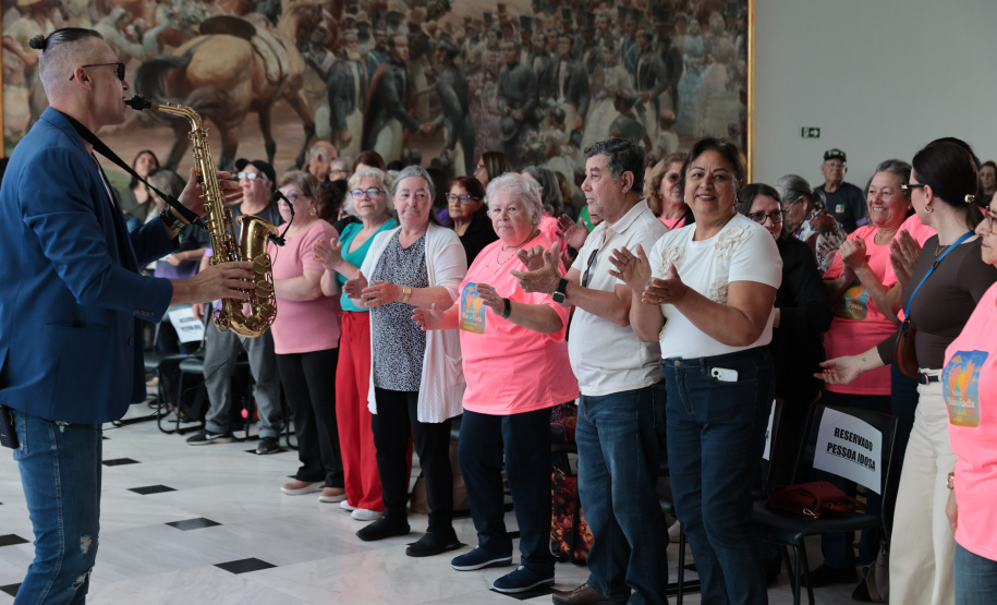Lançamento do Paraná Amigo da Pessoa Idosa + repasse 399 cidades + Bolsa Cuidador