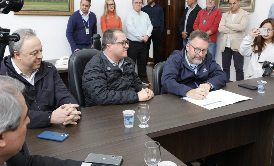 Sanepar apresenta investimentos e firma nova parcer ia com a Prefeitura da Lapa