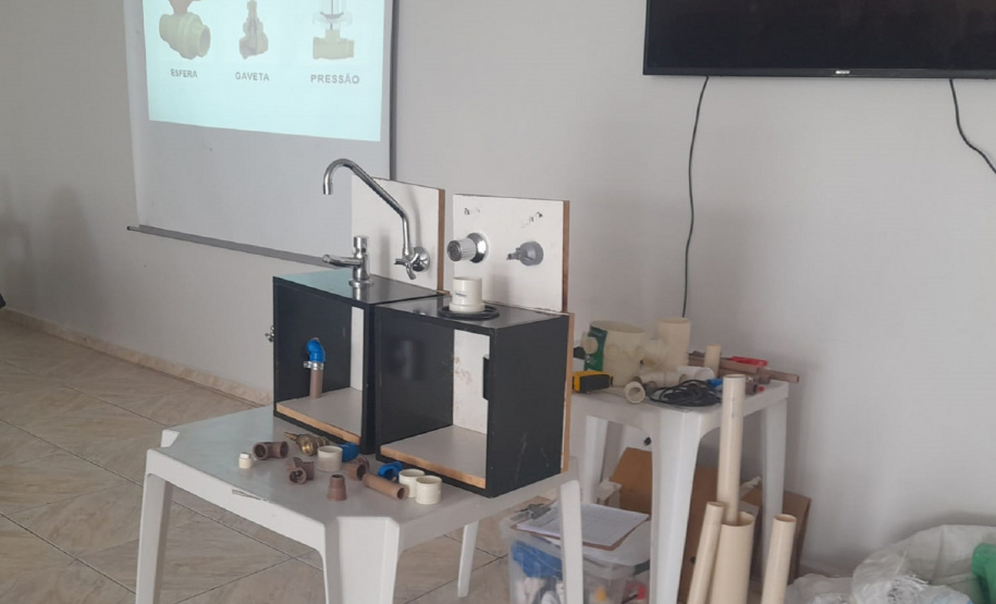 Sanepar oferece curso gratuito de manutenção hidráulica e ligação de esgoto para moradores de Piên