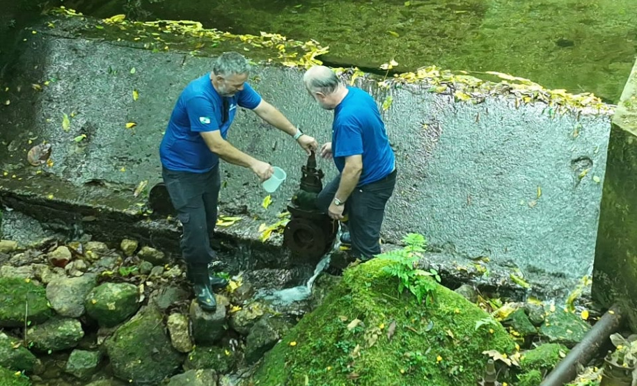 Projeto SegHidro realiza coletas em minas e poço da Sanepar no Litoral