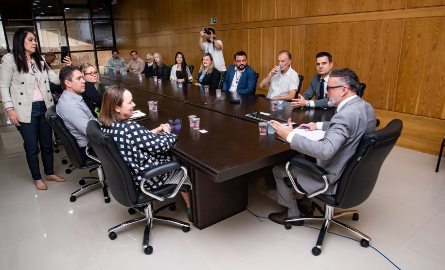 Estado firma acordo para retomada das obras do MAC-PR