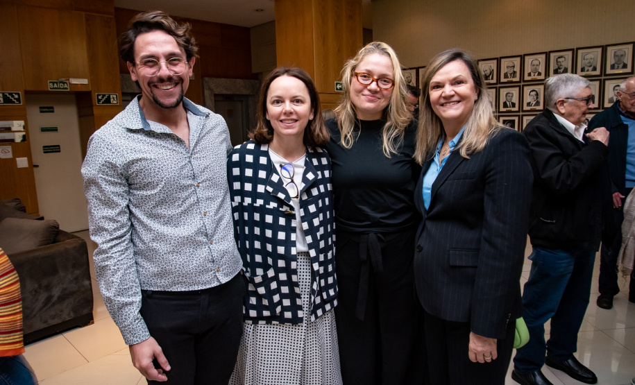 Estado firma acordo para retomada das obras do MAC-PR