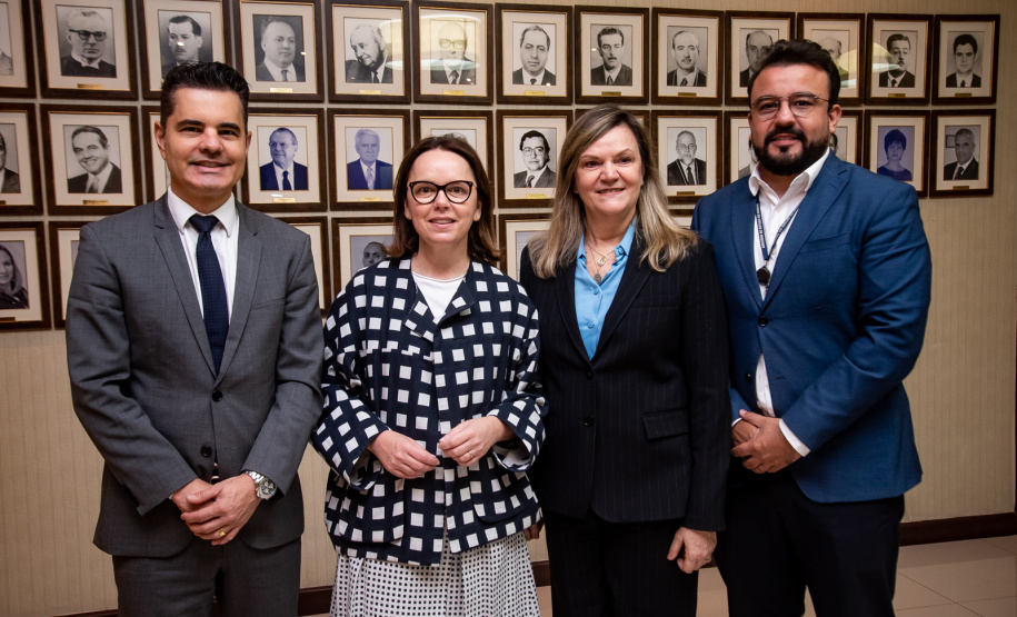 Estado firma acordo para retomada das obras do MAC-PR
