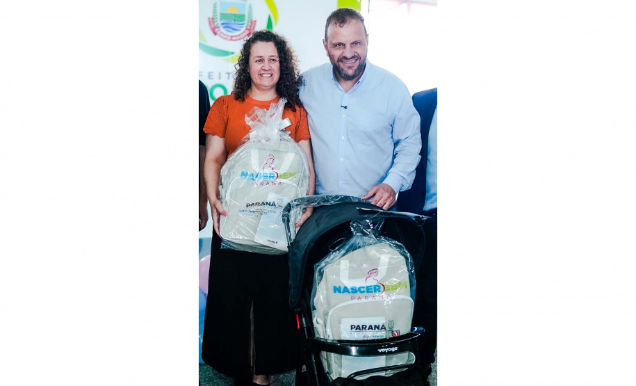 Entrega de Kits de Bebês