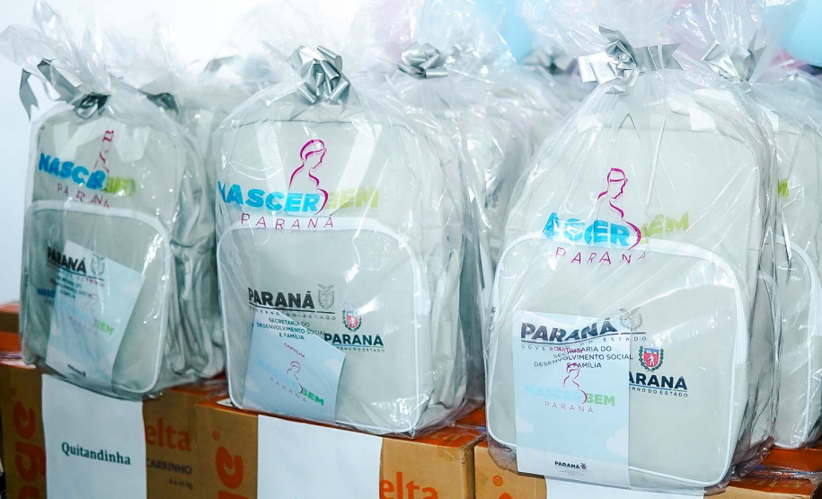 Entrega de Kits de Bebês