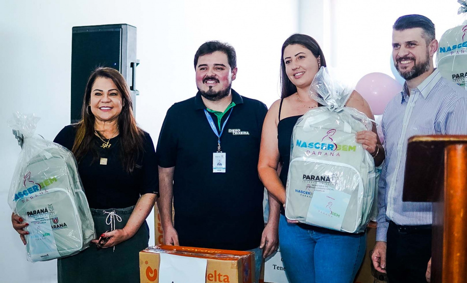 Entrega de Kits de Bebês