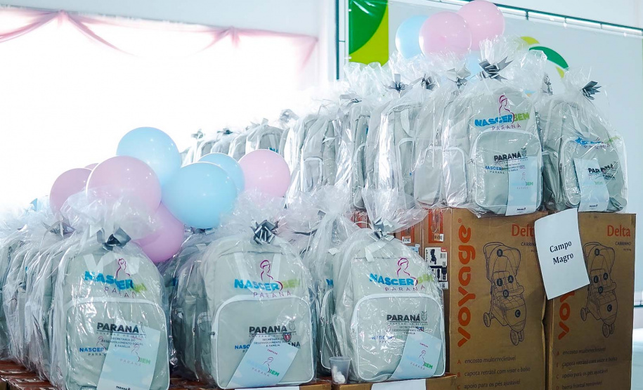 Entrega de Kits de Bebês