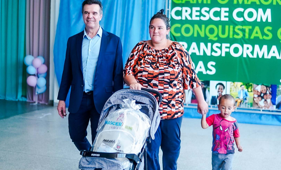 Entrega de Kits de Bebês