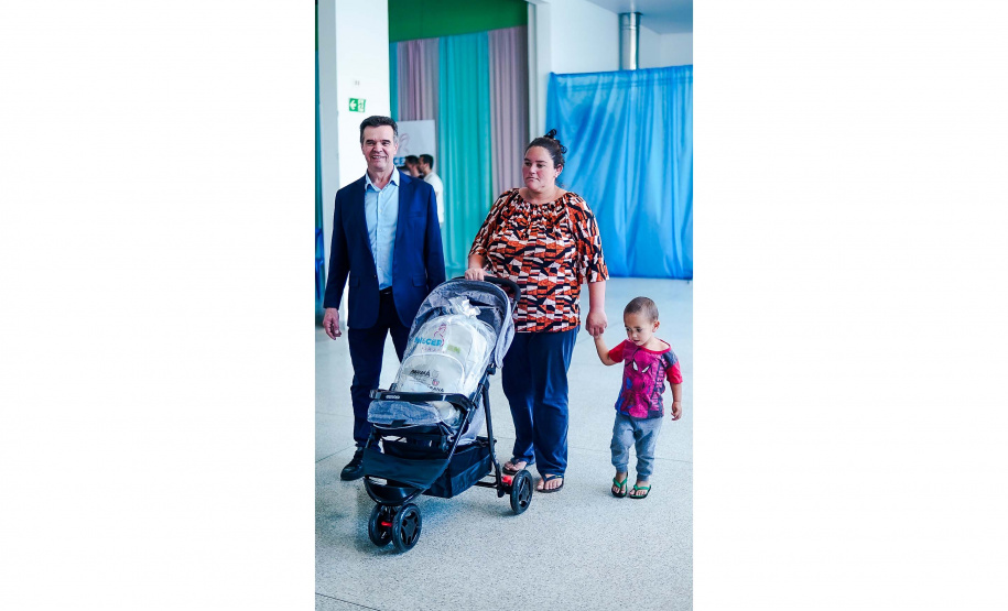 Entrega de Kits de Bebês