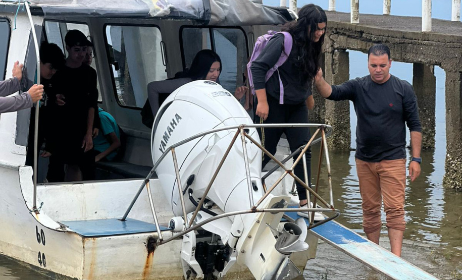 De barco para a escola: transporte aquaviário leva alunos de comunidades ribeirinhas e litorâneas às aulas