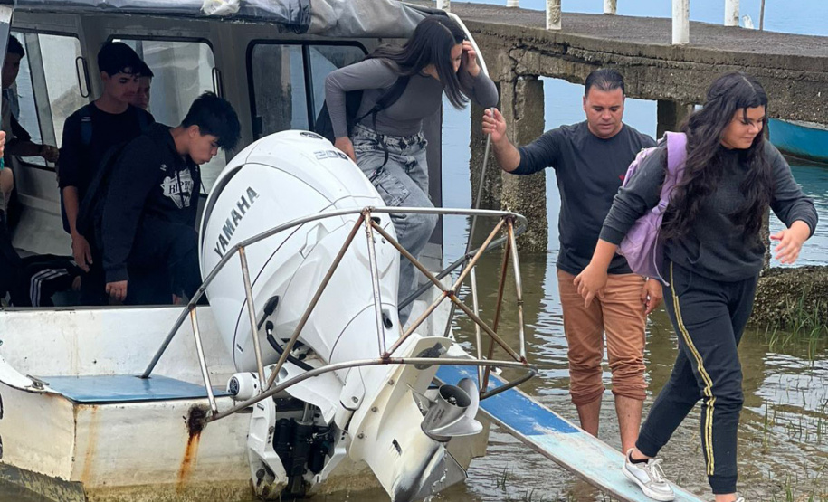 De barco para a escola: transporte aquaviário leva alunos de comunidades ribeirinhas e litorâneas às aulas