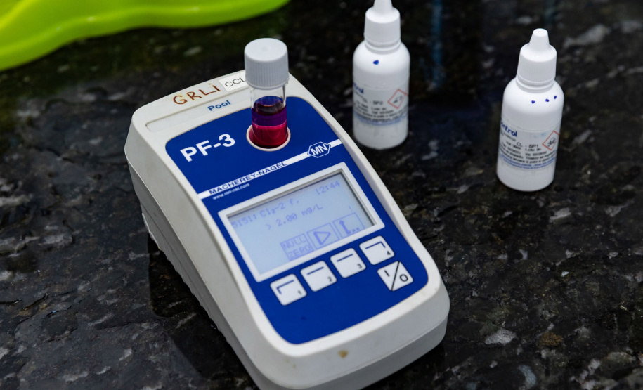 Água de caixa-d’água sem limpeza e sem uso no litoral apresenta contaminação por bactérias em análise laboratorial feita pela Sanepar