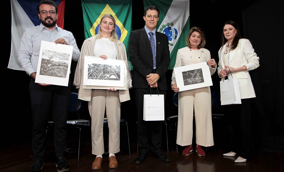 Alunos do CJAP recebem certificação internacional da República Tcheca