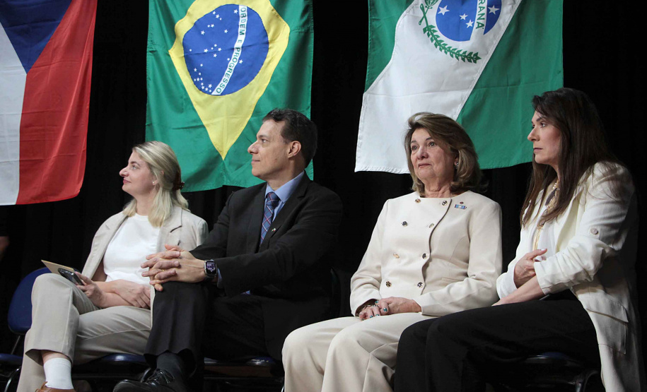 Alunos do CJAP recebem certificação internacional da República Tcheca