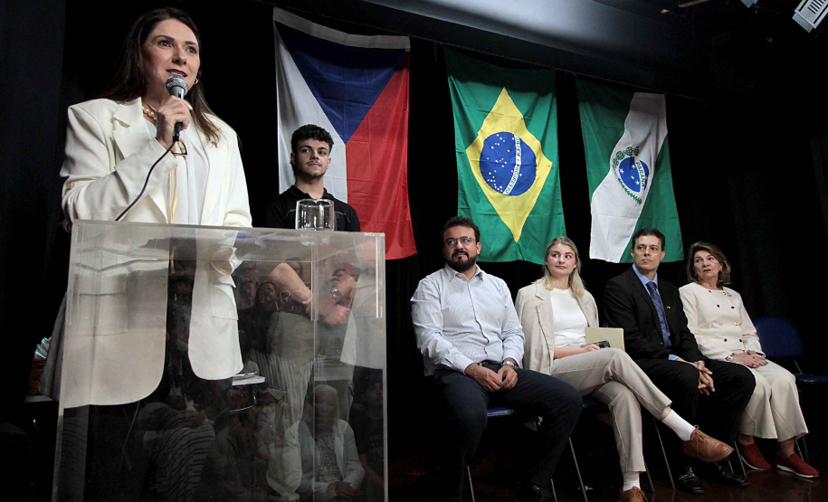 Alunos do CJAP recebem certificação internacional da República Tcheca