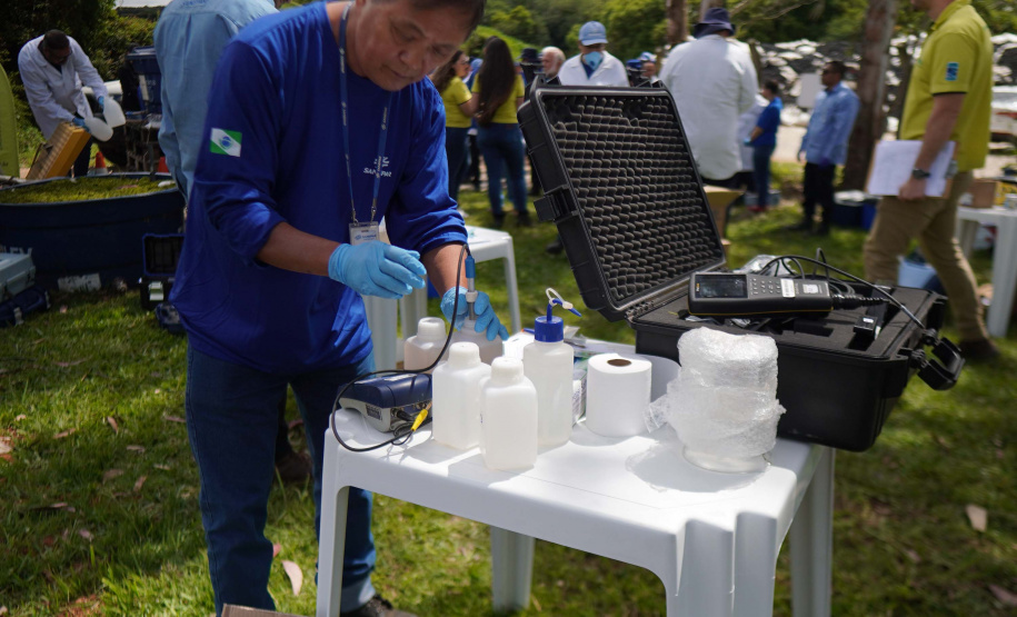 Sanepar avalia equipe técnica de todo Paraná para certificar a eficiência nas análises do esgoto tratado lançado nos rios