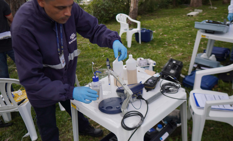 Sanepar avalia equipe técnica de todo Paraná para certificar a eficiência nas análises do esgoto tratado lançado nos rios